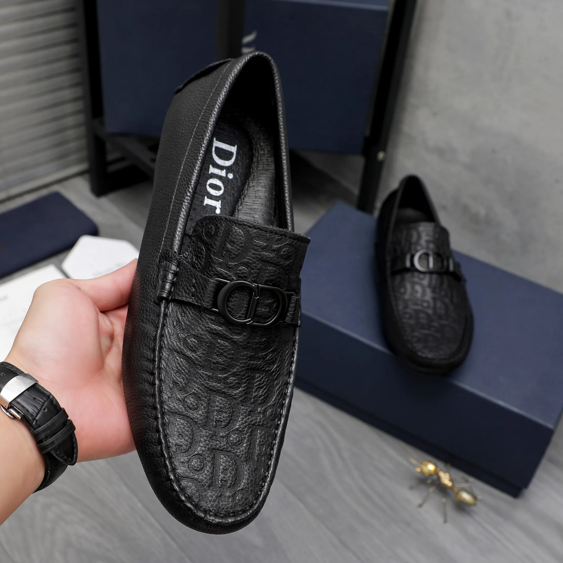 Men's shoes 💰400 Product trademark: Dior "Dior" casual slip-on shoes Regular size: 38-45 (45 is custom-made and non-returnable) Product materials: Selected pebbled cowhide embossed upper, pigskin lining, rubber outsole